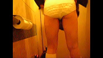 Preview 1 of Russian Sauirt - 女装, ニューハーフ, shemale, トイレ, 生理, タンポン代用ハンカチ挿入, おもらし01