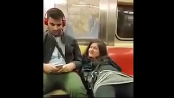 Preview 2 of Hd Hindi Sexi Movis Adio - Siririca Em Pleno Metr&ocirc_
