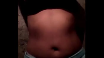 Preview 2 of Kareena Kapoor Xxc Video - Se quita la camisa y muestra sus ricas tetas