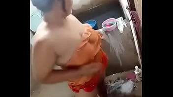 Preview 3 of Spy Tube Teen - Thai aunty bathing