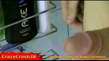 Preview 2 of Wweporndownload - Andreas pisst mit &#039_nem Stracken in die Dusche