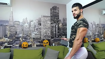 Preview 2 of Xxx Estocada - james clark flexing muscle