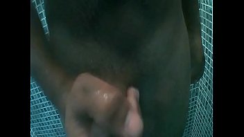 Preview 2 of Mom Crezy Ridein On Her Son Cook - En el ba&ntilde_o pajaso!