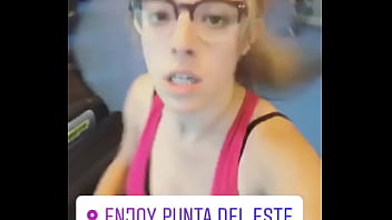 Preview 1 of Elsa Jeans Anal - Nati Jota mojada en el gym (tetas)