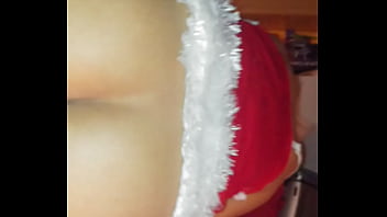 Preview 3 of Capable - Vestida de Santa Claus