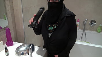 Preview 2 of Rihanna New Xvideo - A French Muslim maid is disturbed when she sees his big cock