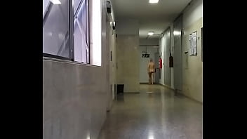 Preview 2 of Camgirl Cumshow Squirt - Eu peladinho no corredor do ap 004