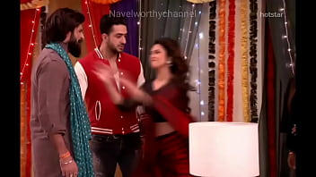 Preview 4 of Nadalik Xxx Video Ag 13 - Divyanka tripathi low hip saree Deep Navel slips