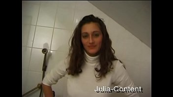 Preview 2 of Japanese Frends Mum - Von der Stra&szlig_e ins Badezimmer - Masturbation