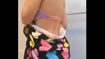 Preview 1 of Sobrinha De Ouro - videoplayback (1)