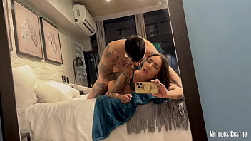 Preview 3 of Julina Xxx Hd - MORENA RABUBA DO TINDER REBOLA GOSTOSO NO PAU E ADORA PAGAR UM BOQUETE - COM CAROL FRANCCI