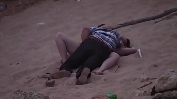 Preview 1 of Momandsonanddad - Beach Quickie.avi