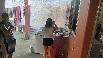 Preview 2 of Fitness Girl Sexy Ass Naked - esposa saiu e a empregada n&atilde_o resistiu ao meu pau ereto