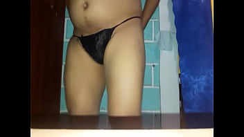 Preview 3 of Mia Khalifa Ki Gand - Hombre probandose calzones de mujer parte 2