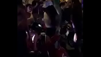 Preview 3 of Vampchat Videos - nu sinh bị tuột quần do ăn mặc sexy mừng u23