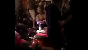 Preview 1 of Vampchat Videos - nu sinh bị tuột quần do ăn mặc sexy mừng u23