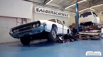 Preview 1 of Gmmqohslq - BUMS BUERO - German Wild Vicky strips in the garage and gets fucked
