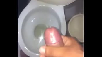 Preview 1 of Turk Ev Hanimlari - Dotado gostoso hetero gozando