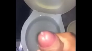 Preview 4 of Turk Ev Hanimlari - Dotado gostoso hetero gozando
