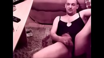 Preview 1 of Phim Set Gay - thori wichst in srtingbody und sandalen