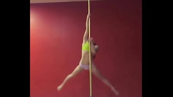 Preview 1 of Pissy Lucky - Pole Dance