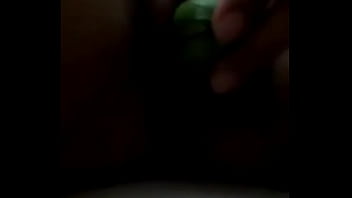 Preview 4 of Jammu Savita Sex - Se masturba con vegetal