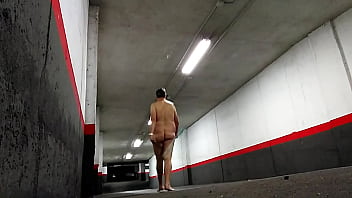 Preview 1 of Oldman Porn Tube Movies - Completamente desnudo en un parking subterr&aacute_neo