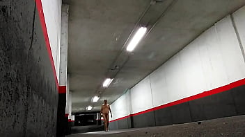 Preview 4 of Oldman Porn Tube Movies - Completamente desnudo en un parking subterr&aacute_neo