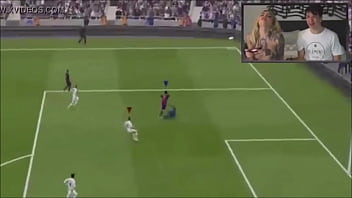Preview 3 of Thai Yed Clip457 - Loira  perdeu no game e fez strip mostrando os peitinho e a bucetinha apertada