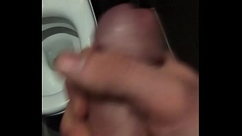Preview 2 of Keeng Xxxx Vn - Fast in hotel toilets