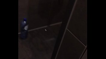 Preview 1 of Keeng Xxxx Vn - Fast in hotel toilets