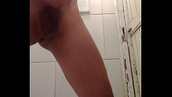 Preview 1 of Xoxoxo Crosseders - GOZANDO MUITO NO BANHEIRO DO BAR