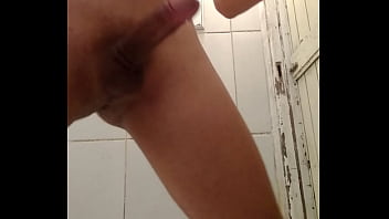 Preview 4 of Xoxoxo Crosseders - GOZANDO MUITO NO BANHEIRO DO BAR