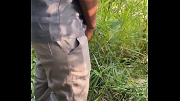 Preview 2 of Amateur Chick Viza8 - Observando homen trabalhando na obra sozinho,  chega nele e pergunta se ele curte uma mamada no sigilo