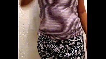 Preview 1 of Heni Leigh - Mi Novia me manda v&iacute_deo quit&aacute_ndose la ropa