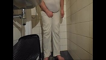 Preview 1 of Xxx Porn Videos Alia Butt - wetting red u white