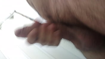 Preview 1 of College Girl Sex Vidio Hindi - Baiano novinho batendo uma no banheiro escondido