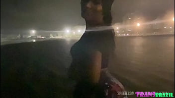 Preview 3 of Arab Hot Kiss - Maior B.O. na praia! Na caminhada noturna cruzo uma deliciosa que decide ficar pelada e se exibir. Pra evitar os h&oacute_mi chamei pra ficar pelada l&aacute_ em casa - Completo no RED