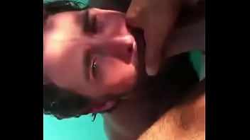 Preview 2 of Son Get Mother Pussy To Licking - Mamando o namorado na piscina EROSMEN.NET