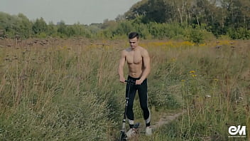 Preview 2 of Fuck Sarah Room - Muscle teen boy stops his scooter for sexy workout