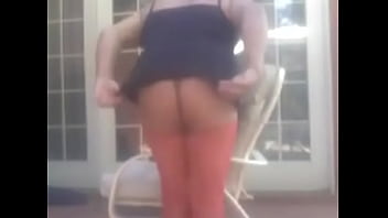 Preview 2 of Wow Cute Girl Hd - Devora con blusa negra y nalgas desnudas