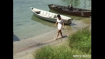 Preview 1 of Zoey Holloway Sweetsinner - Pompini scopate ed inculate sulla spiaggia nudista