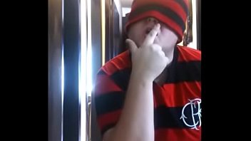 Preview 1 of Fhgff - Puto se exibindo com a camisa do flamengo
