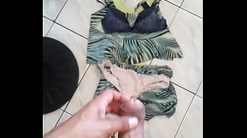Preview 1 of Kik Self Jerking - Pantie x bra gostosa