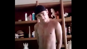 Preview 1 of Yoga Teacfrench Seducing - Novinho gozando gay