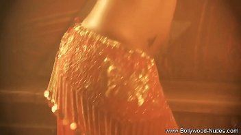 Preview 1 of Verga In Bus - Sometimes She Likes To Strip