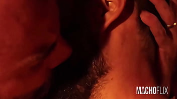 Preview 3 of Mom Massaj Sons - Flagrou o Amante da Esposa no Motel e Comeu