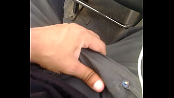 Preview 1 of W4b Massage - 2puneta no &oacute_nibus doido p gozar. P&uacute_blico bus handjob flash cock