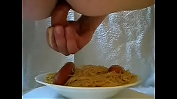 Preview 3 of Kiesha Ortfga Sisters - Masturbandome con la comida
