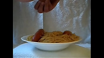 Preview 1 of Kiesha Ortfga Sisters - Masturbandome con la comida